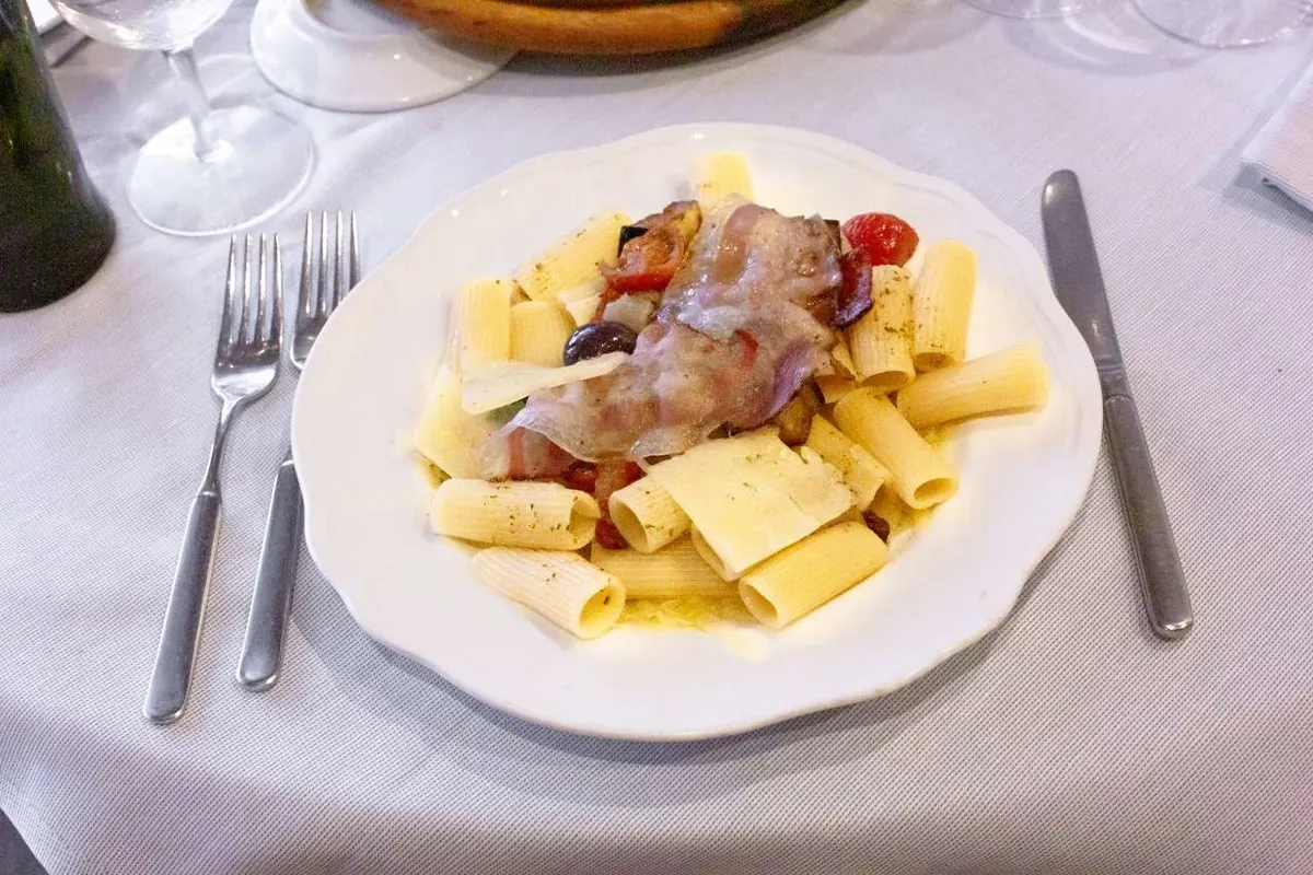 Un piatto di rigatoni